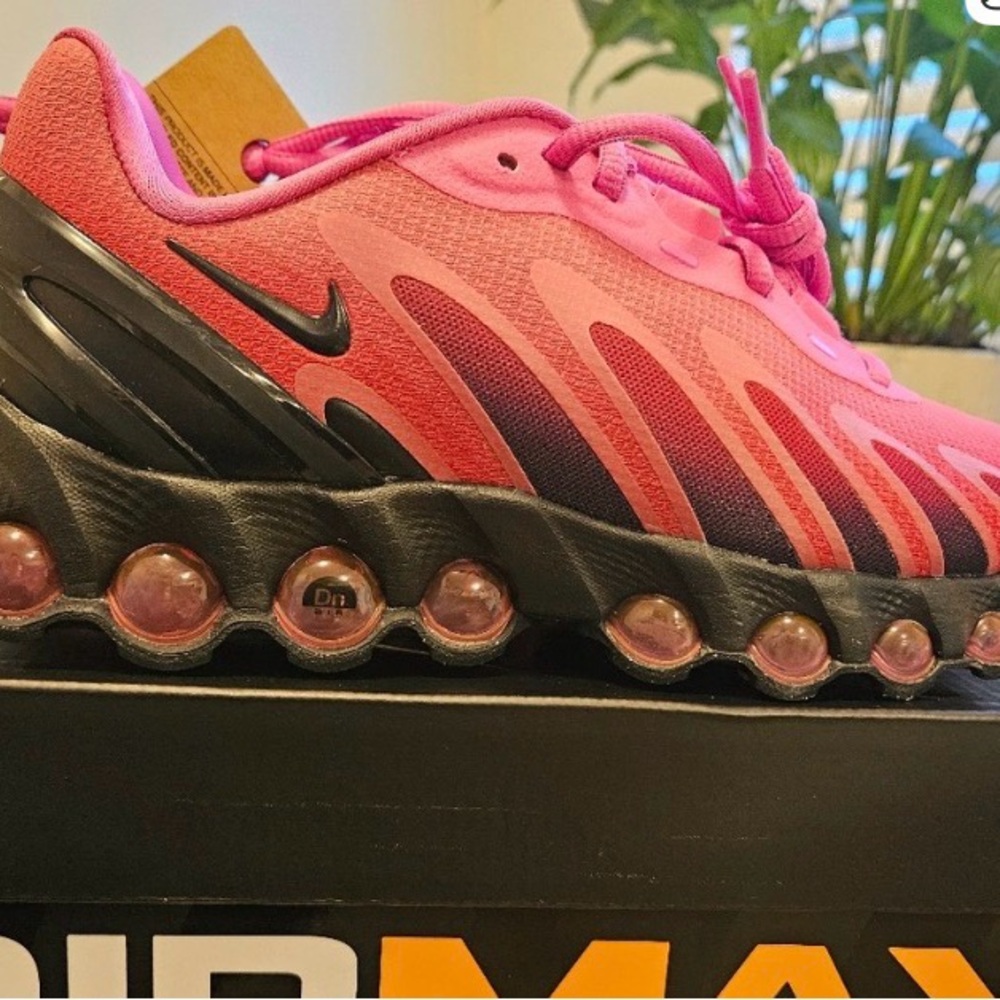 Women’s Nike Air Max DN8 size 7